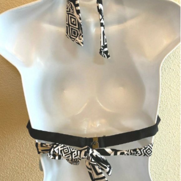 Bullseye! 🎯 NWT Kenneth Cole Push Up Wrap-style Halter Swim Top-36 B/C - Picture 4 of 4